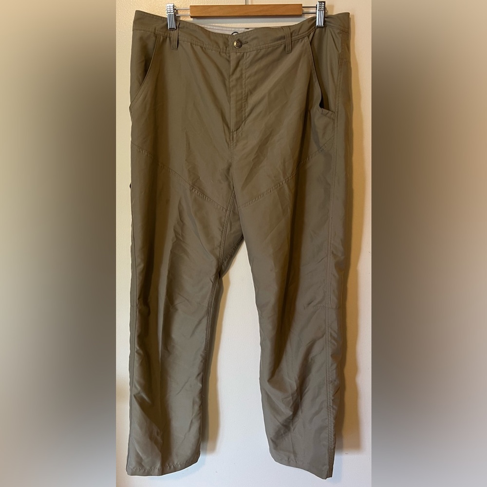 Magellan Activewear Pants Men Size 36 Pockets Lightweight Fabric Khaki